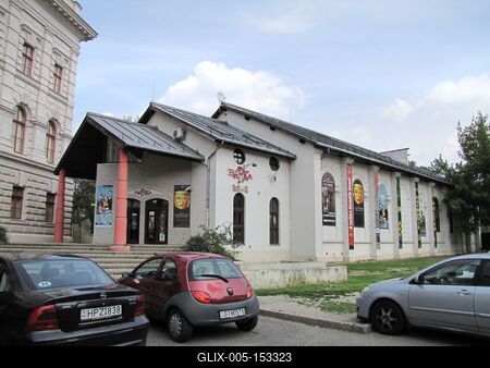 Budapest, 2014. április 13.A Bárka színház az Üllõi út 82. sz. alatt. Színház, koncert- és kiállítási terem, közösségi találkozóhely.-stock-foto