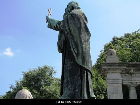 Szent Gellért püspök szobra a Gellért-hegyen-stock-foto