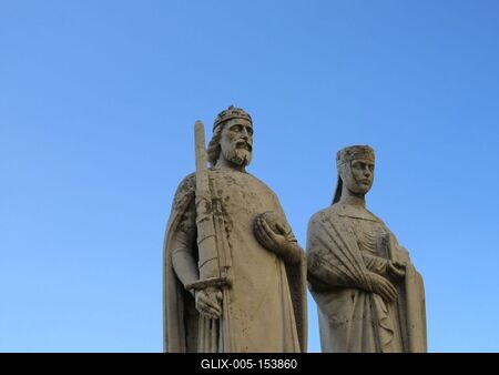 Szent István és boldog Gizella szobra a veszprémi várban-stock-foto