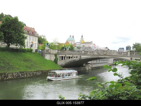 Lubljana - Sétahajó a Ljubljanicán-stock-foto