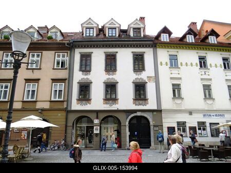 Ljubljana - Belvárosi díszes épület-stock-foto