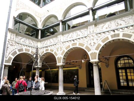 Ljubljana - A városháza belsõ udvara-stock-foto