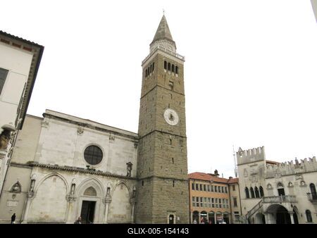 Koper - Katedrális - Városháza-stock-foto