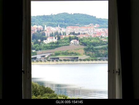 Kilátás a koperi öbölre-stock-foto