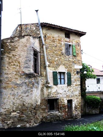 Koper - Öreg ház-stock-foto