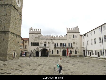 Koper - Tito tér - Városháza-stock-foto