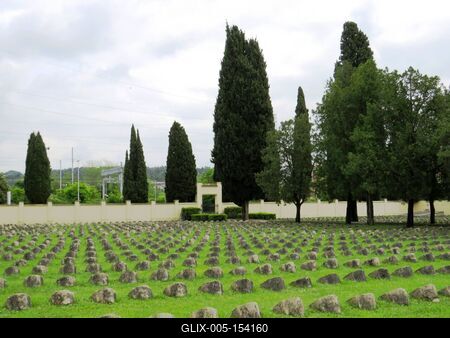 Osztrák-magyar katonai temetõ – Redipuglia-stock-foto