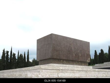 Redipuglia: az Osztrák-Magyar Monarchia ellen vívott csatákban elesett olasz katonák emlékmû temetõje-stock-foto