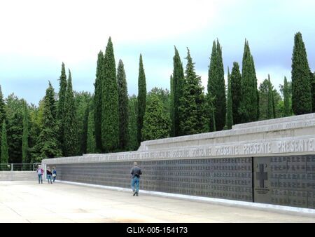 Redipuglia: az Osztrák-Magyar Monarchia ellen vívott csatákban elesett olasz katonák emlékmû temetõje-stock-foto