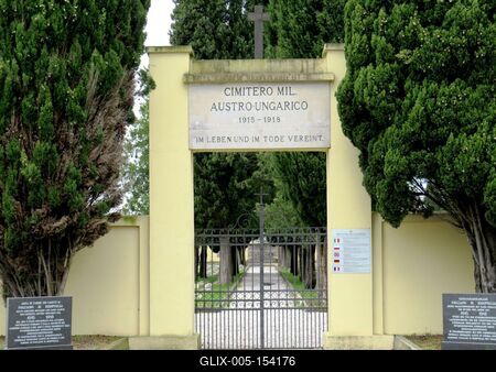 Osztrák-magyar katonai temetõ – Redipuglia-stock-foto