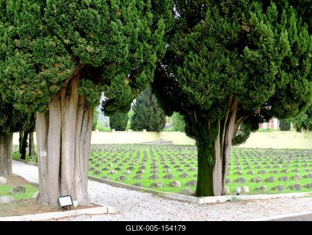 Osztrák-magyar katonai temetõ – Redipuglia-stock-foto