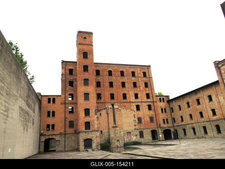 Trieszt - Náci koncentrációs táborrá átalakított rizshántoló-stock-foto