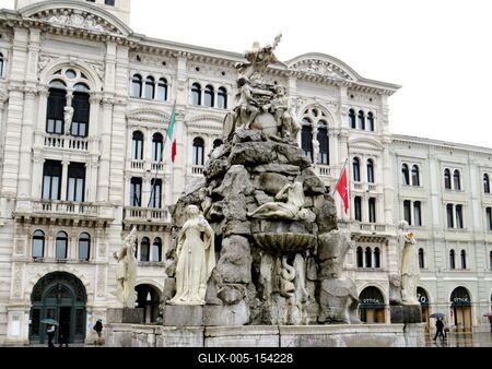Trieszt - Négy kontinens szökõkút-stock-foto