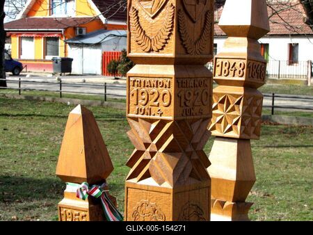 Délegyházai kopjafák - Trianon, 1848, 1956-stock-foto