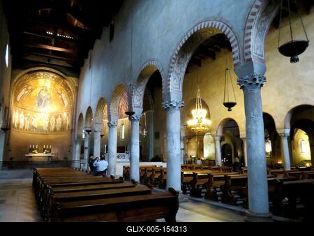 A román stílusú trieszti katedrális-stock-foto