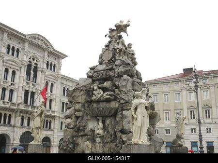 Trieszt - Kontinensek szökõkútja-stock-foto