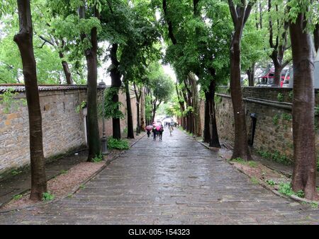 A várhegyre vezetõ út-stock-foto