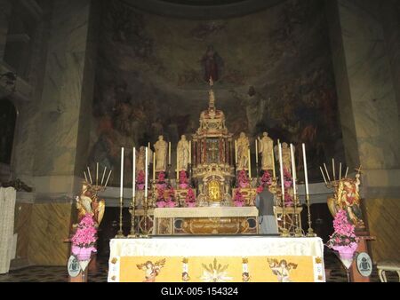 A trieszti Santa Maria Maggiore Szentély oltára-stock-foto