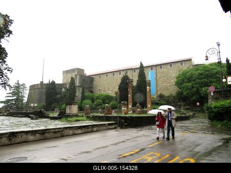 A tireszti vár-stock-foto