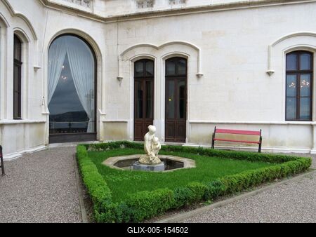 A trieszti Miramare kastély - Szökõkút-stock-foto