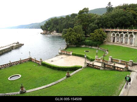 A trieszti Miramare kastély kikötõje-stock-foto