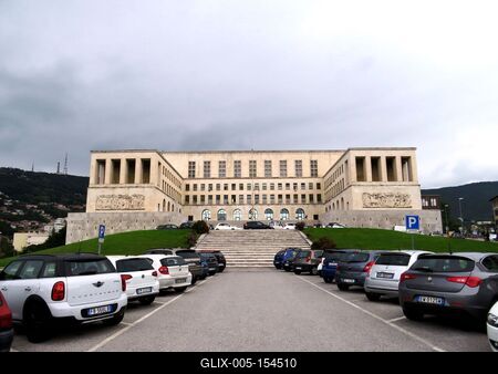 A tireszti egyetem-stock-foto