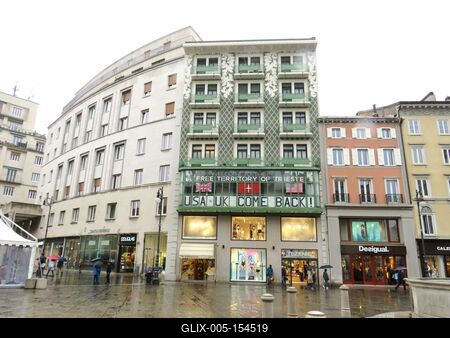 Trieszt függetlenségét sürgetõ felirat-stock-foto