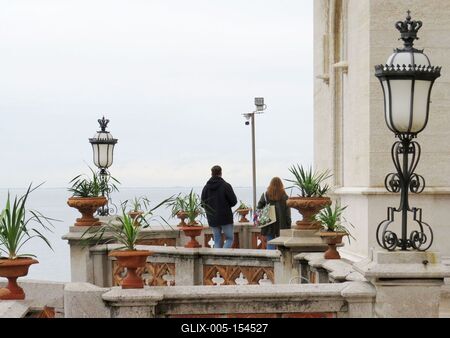 A trieszti Miramare kastély terasza-stock-foto