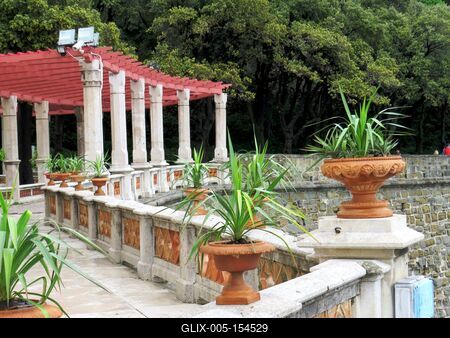 A trieszti Miramare kastély terasza-stock-foto