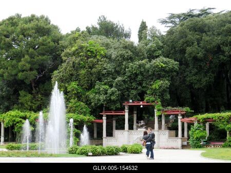 A trieszti Miramare kastély szökõkútja-stock-foto