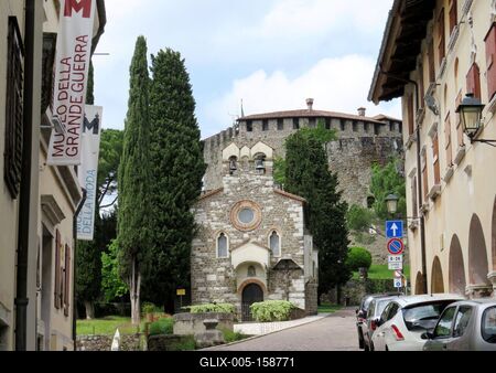 Gorizia vára és várkápolnája-stock-foto