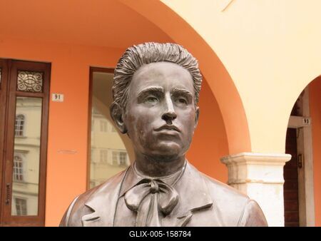 Carlo Michelstaedter filozófus és festõ goriziai szobra-stock-foto