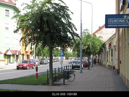 Sárvár (Hungary), 11 September 2016Street of Sárvár.Batthyány utca.-stock-foto
