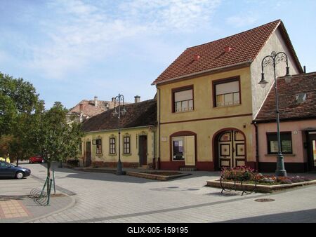 Sárvár (Hungary), 11 September 2016Old houses in Sárvár.Széchenyi utca, régi házak.-stock-foto