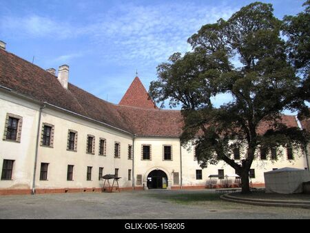 Sárvár (Hungary), 11 September 2016The Nádasdy castle garden (13th Century).A Nádasdy-vár uidvara (XIII. sz.)-stock-foto
