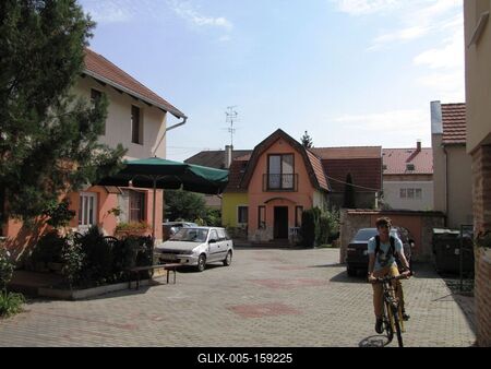 Sárvár (Hungary), 11 September 2016Corner of Sárvár.Széchenyi utca.-stock-foto