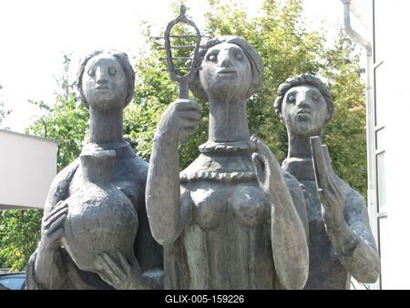 Szombathely (Hungary), 12 September 2016The festive procession sculptural group.Az Ünnepi menet c. szoborcsoport. Majthényi Károly alkotása 1980-ból.-stock-foto