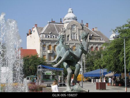 Szombathely (Hungary), 12 September 2016The statue of two Fauns of the Fountain of Fauns in Central Square.A Fõ téri Faunok szökõkút két faun figurája. Alkotta: ifj. Blaskó János (2006).-stock-foto