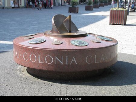 Szombathely (Hungary), 12 September 2016The Emperor's Stone. It quotes Savaria colonized in the emperor Claudius era.A Császárkõ. A Claudius császár korában gyarmatosított Savariát idézi. Alkotta: ifj. Blaskó János (2006).-stock-foto