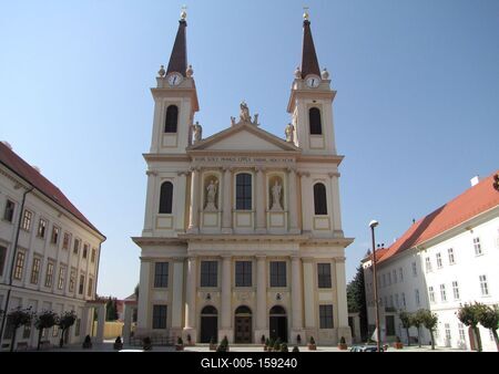 Szombathely (Hungary), 12 September 2016The Cathedral of Szombathely.A Sarlós Boldogasszony Székesegyház Nagytemplom.-stock-foto