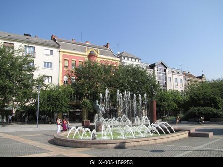 Szombathely (Hungary), 12 September 2016The Fountain of Fauns in Central Square.A Fõ téri Faunok szökõkút. Alkotta: ifj. Blaskó János (2006).-stock-foto