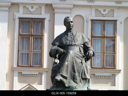 Szombathely (Hungary), 12 September 2016Statue of the first bishop of Szombathely, Felsõszopori Szily János.Felsõszopori Szily János (1735-1799), Szombathely elsõ püspökének szobra. Tóth István 1909-ben készült alkotása.-stock-foto