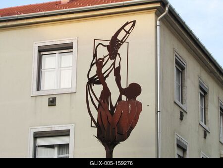 Szombathely (Hungary), 11 September 2016The statue of bishop Martin giving his jecket to the beggar.Márton püspök köpenyét a koldusnak adja c. szobor. Koller László alkotása (2012).-stock-foto