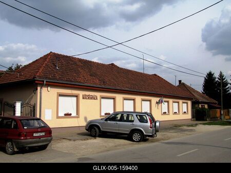 Nyáregyháza - Községháza-stock-foto