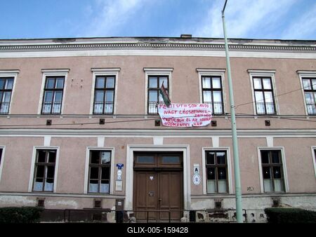 Környezetvédelem, légszennyezés - ceglédi iskola-stock-foto