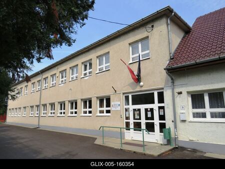 Galgamácsa - Fekete István általános iskola-stock-foto