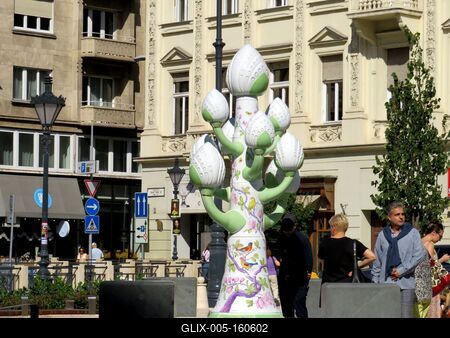 Herendi porcelánszobor a budapesti József nádor téren-stock-foto