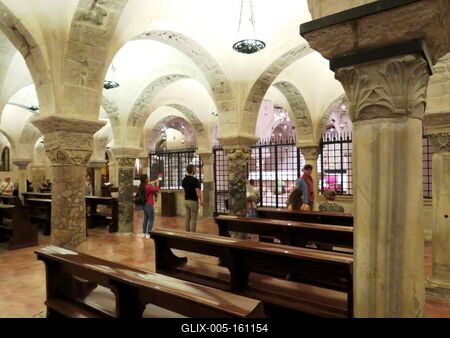 Szent Miklós sírhelye Bariban-stock-foto