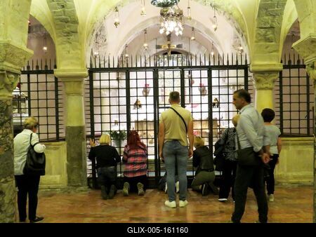 Szent Miklós sírhelye Bariban-stock-foto