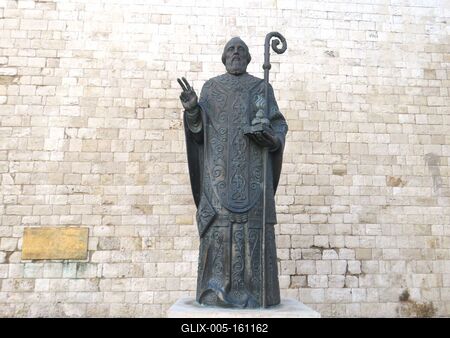 Szent Miklós szobra Bariban-stock-foto